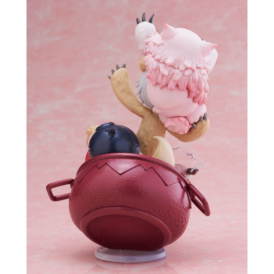 Vue rapprochée de la figurine Nanachi mettant en valeur les expressions et les couleurs fidèles à l'anime