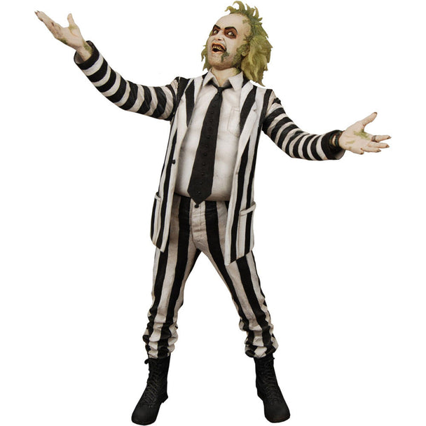 Figurine Beetlejuice de 45,5 cm avec détails réalistes et fonction sonore activée, édition NECA officielle.