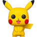 Figurine POP Mega Pokémon Pikachu de 46 cm vue de face avec détails colorés et expression dynamique