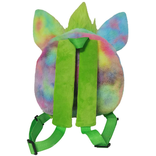 Image rapprochée du visage du Furby peluche avec ses grands yeux et oreilles caractéristiques.