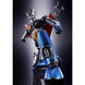 Scrander Jet version endommagée posé à côté de la figurine Mazinger Z pour un effet réaliste