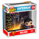 Vue rapprochée de la figurine Superman Bitty POP Deluxe montrant les détails du visage et du costume DC Comics