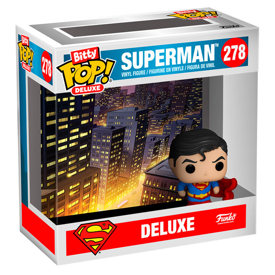 Vue rapprochée de la figurine Superman Bitty POP Deluxe montrant les détails du visage et du costume DC Comics