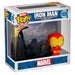 Figurine Funko Bitty POP Deluxe Iron Man Marvel positionnée sur fond blanc montrant ses dimensions compactes