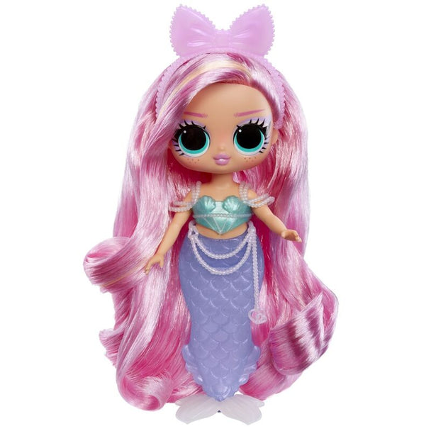 Zoom sur la queue de sirène colorée changeant de teinte de la poupée Lola Waves