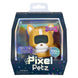 Gros plan sur un Pixel Petz réagissant au toucher avec expressions faciales animées