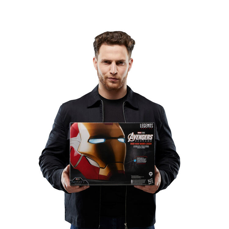 Image du casque Iron Man avec boîte d'emballage HASBRO en arrière-plan