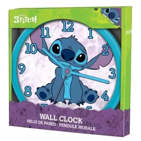 Vue rapprochée de l'horloge Disney Stitch montrant les aiguilles et les détails du personnage Stitch