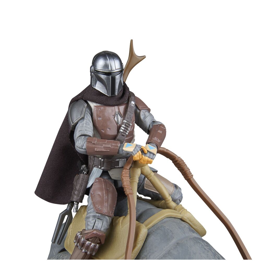 Emballage scellé en boîte style collector avec photos de la série The Mandalorian