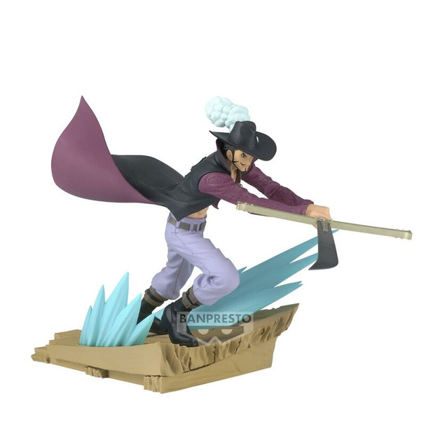 Vue de face de la figurine Dracule Mihawk One Piece de 12 cm par BANPRESTO avec son épée emblématique