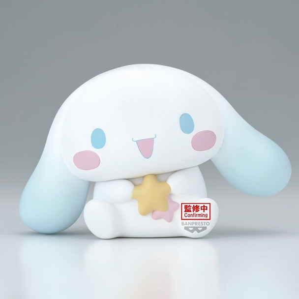 Détail de la figurine Cinnamoroll Softmates montrant la texture douce et les finitions de BANPRESTO
