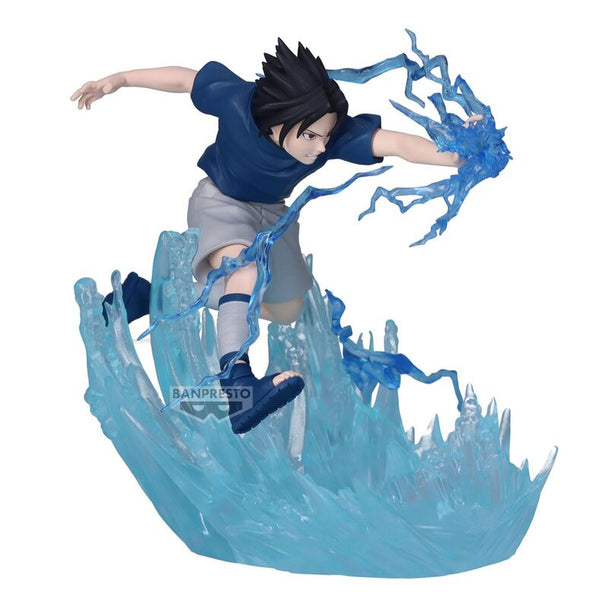 Profil gauche de la figurine Sasuke 12cm montrant son costume et posture de combat