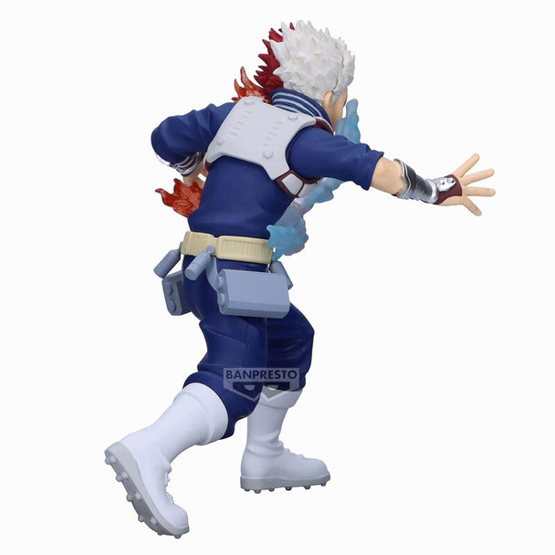 Vue de face de la figurine Shoto Todoroki montrant son visage sérieux et ses yeux déterminés