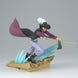 Profil gauche de la figurine Dracule Mihawk One Piece montrant les détails du costume et de l'épée