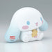 Vue latérale de la figurine Sanrio Cinnamoroll Softmates illustrant son design charmant