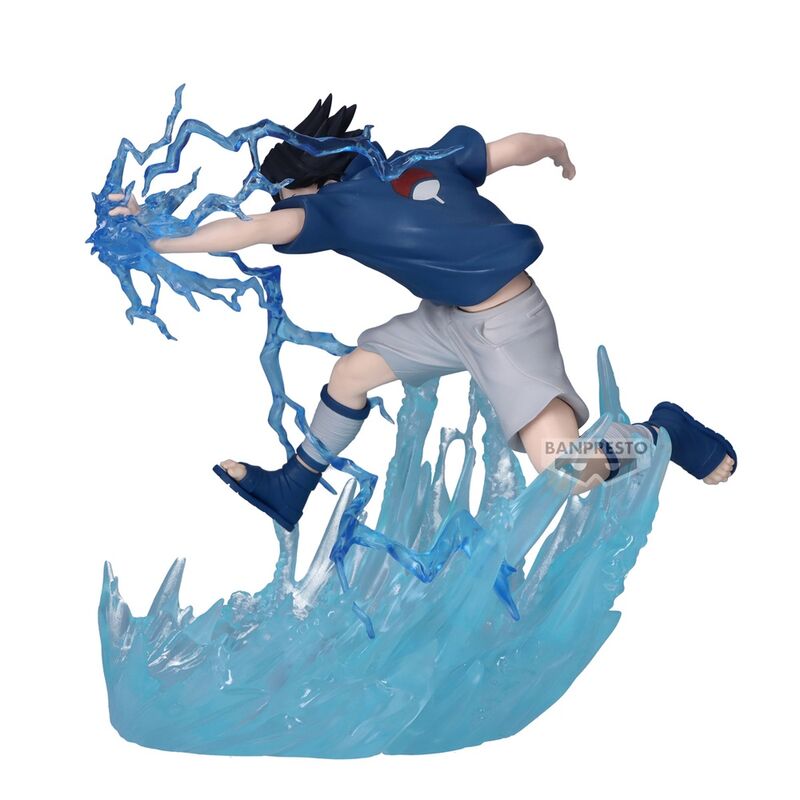 Vue rapprochée du visage de Sasuke avec ses yeux Sharingan caractéristiques