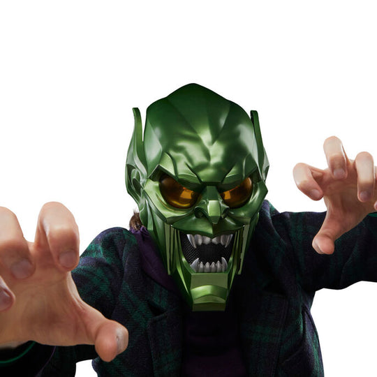Casque Green Goblin avec éclairage mettant en valeur les détails verts et violets
