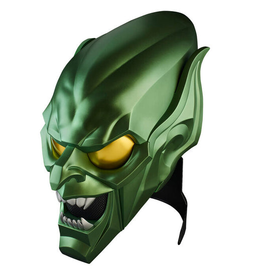 Vue inclinée du casque Green Goblin montrant la forme agressive du design
