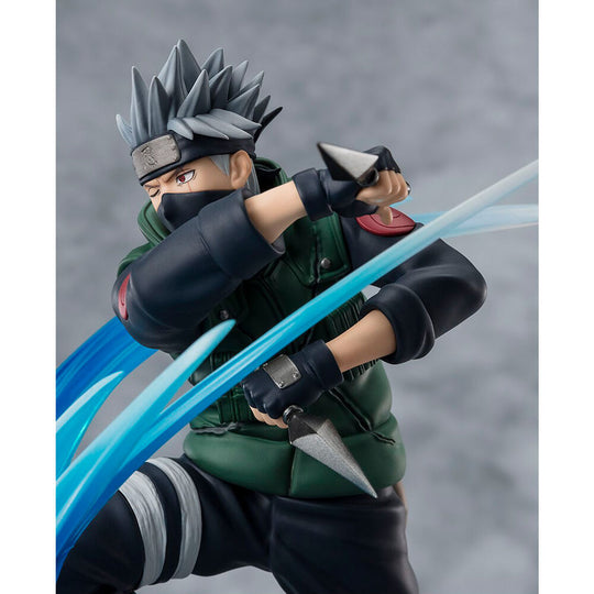 Détail de la figurine Kakashi Hatake avec son masque et son bandeau, finition soignée S.H Figuarts Zero