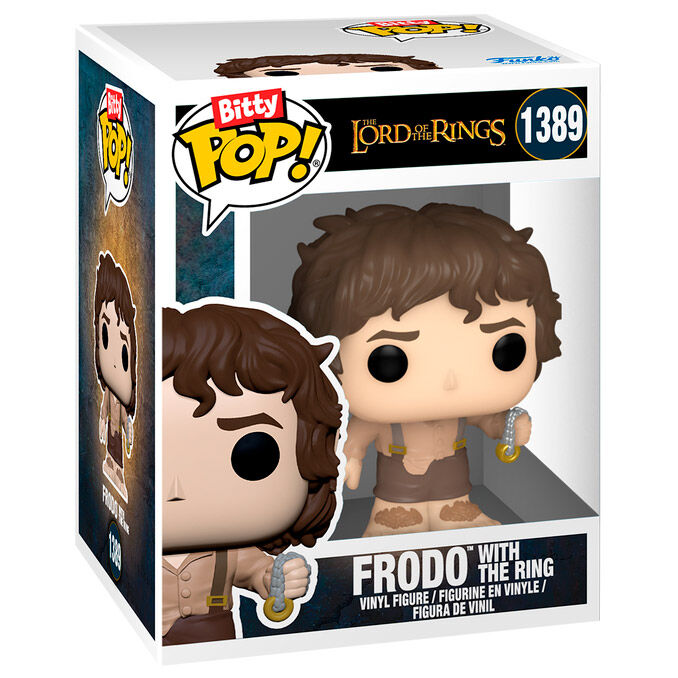 Figurine Bitty POP Frodo Baggins posée à côté d'une miniature détaillée du Comté, lieu emblématique