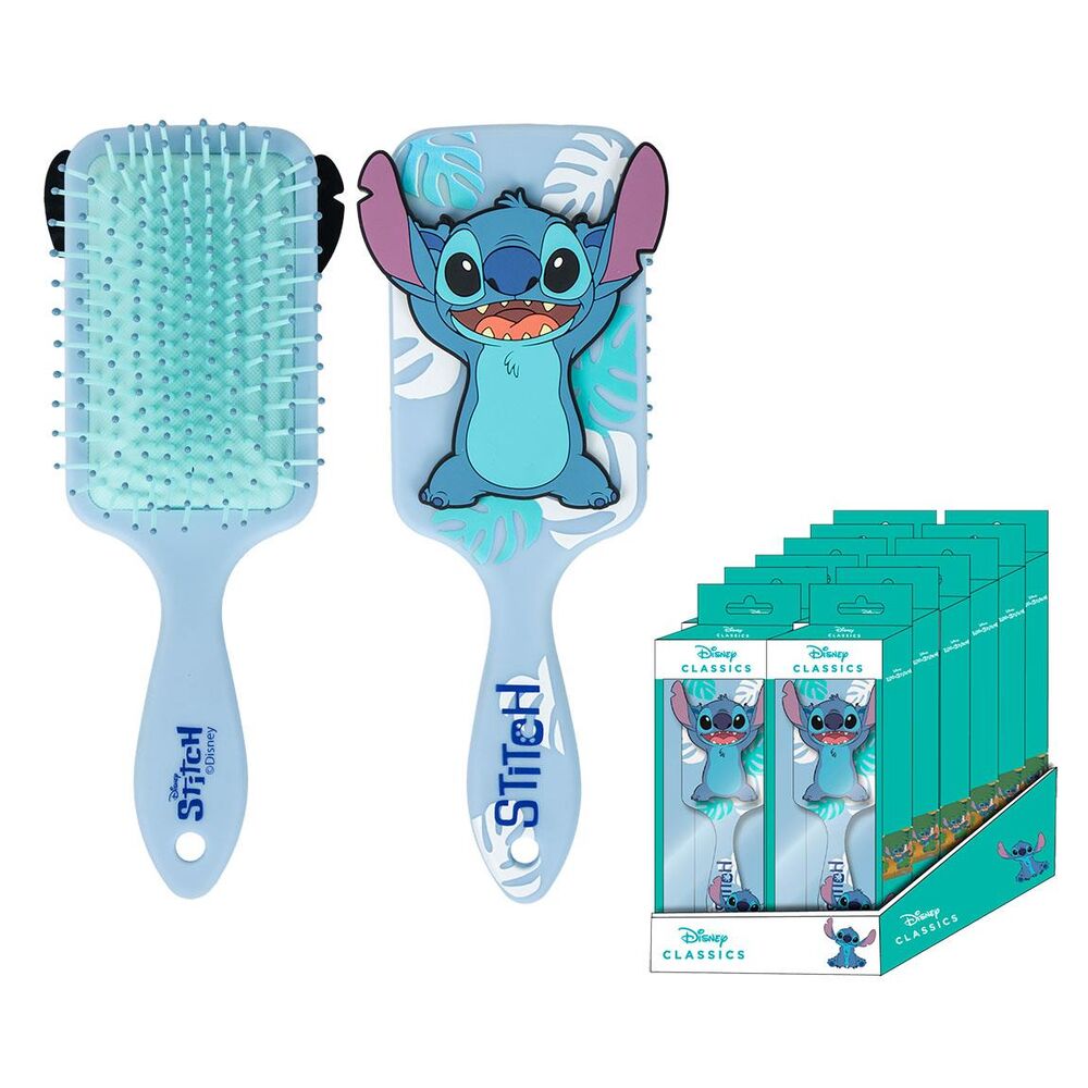 Enfant utilisant la brosse à cheveux Disney Stitch CERDÁ pour se coiffer facilement