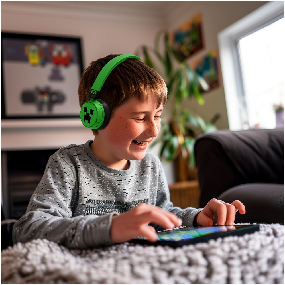 Présentation du casque Minecraft avec bandeau ajustable et dimensions compactes 15,5x15,5x3 cm