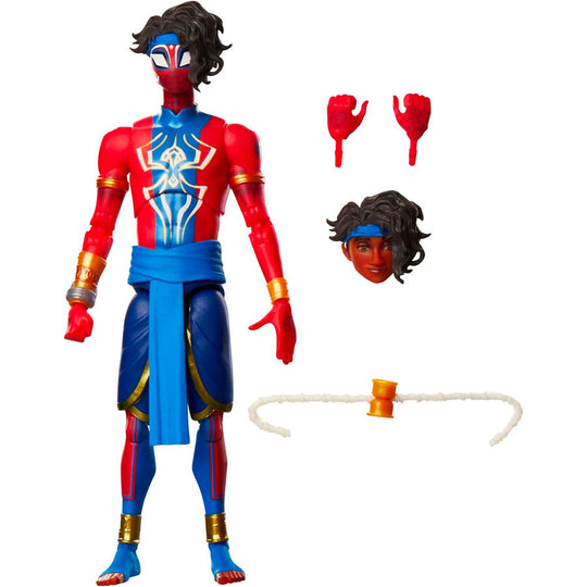 Gros plan sur le visage de la figurine Pavitr Prabhakar Spider-Man avec masque rouge et noir