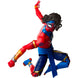 Accessoires fournis avec la figurine Marvel Spider-Man Pavitr Prabhakar étalés sur fond blanc