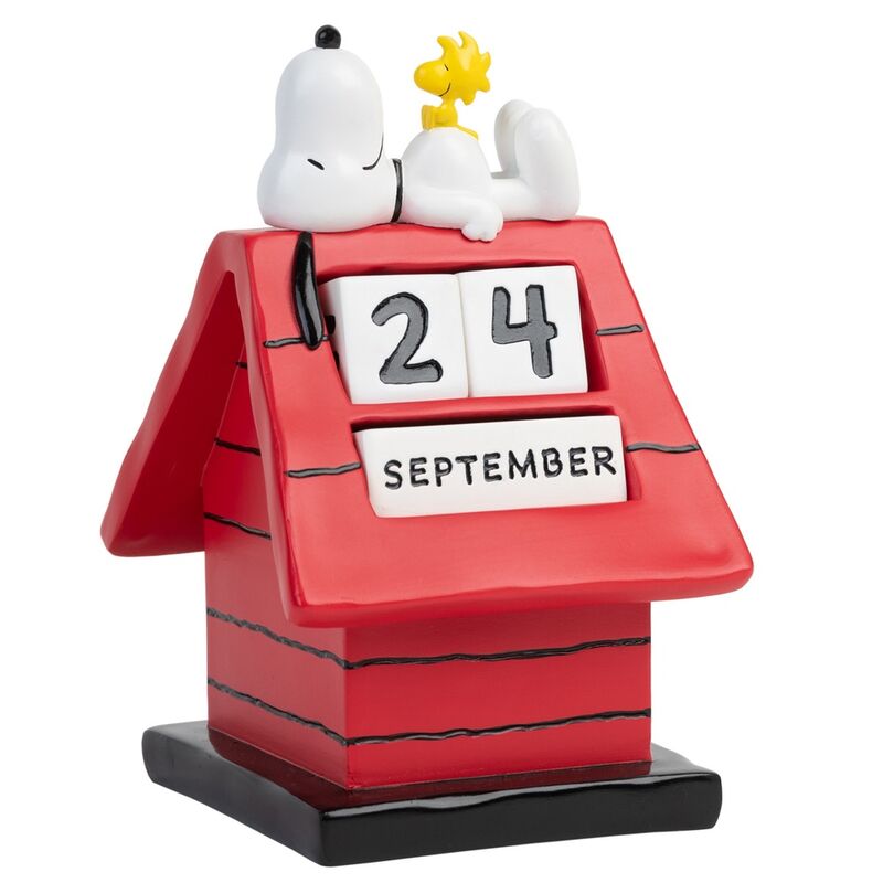 Vue de face du calendrier perpétuel 3D Snoopy Doghouse en résine peinte à la main, dimensions 15x16x11 cm