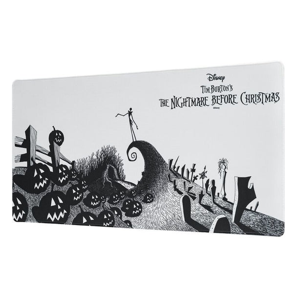 Vue en plongée du tapis gaming ERIK Disney Nightmare Before Christmas aux couleurs vives et motifs détaillés