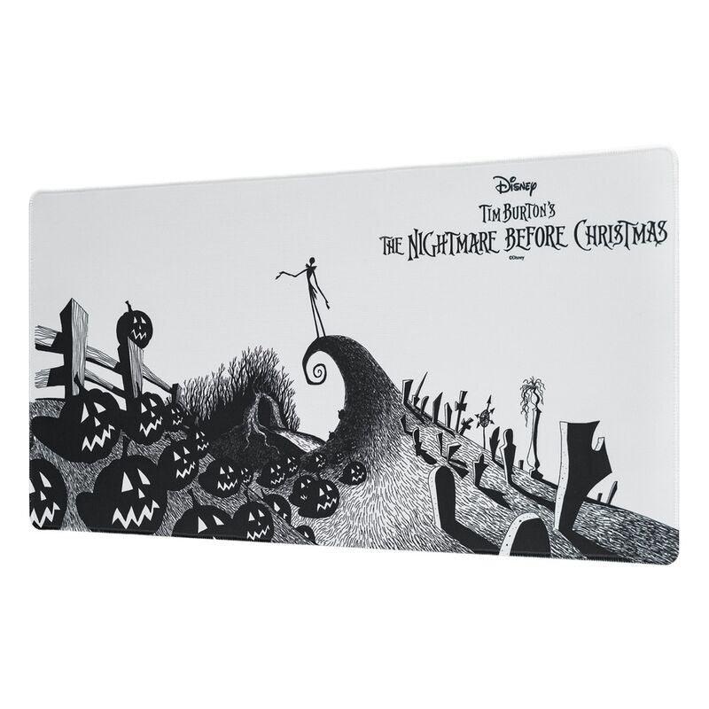 Vue en plongée du tapis gaming ERIK Disney Nightmare Before Christmas aux couleurs vives et motifs détaillés
