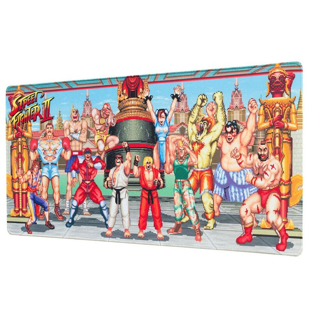 Vue rapprochée du tapis gaming Street Fighter ERIK montrant le design coloré et les détails du textile haute densité.