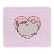 Vue rapprochée du tapis de souris Pusheen Moments ERIK montrant le design coloré et la texture textile haute densité