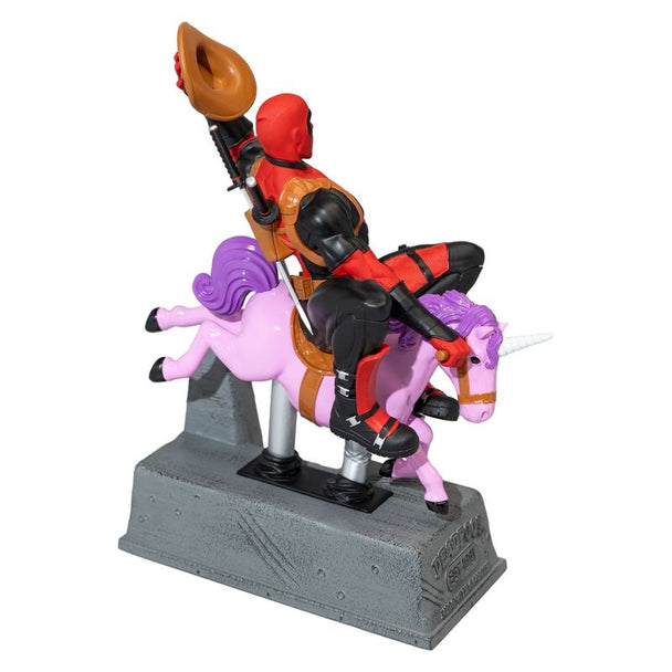Détail du personnage Deadpool sculpté en 3D sur le calendrier perpétuel Marvel