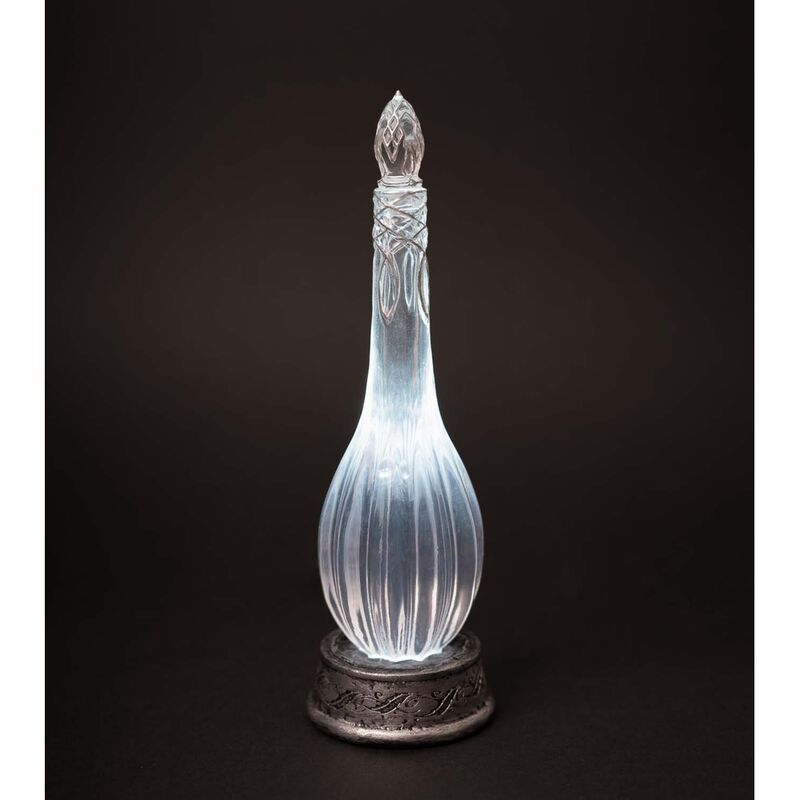 Détail du design de la lampe Earendil montrant la texture de la résine et l’éclairage LED froid