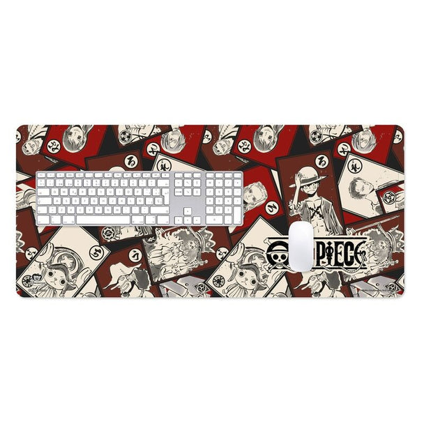 Gros plan sur la base en caoutchouc antidérapante du tapis gaming One Piece ERIK assurant une fixation solide au bureau