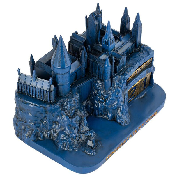 Détail du calendrier avec les chiffres et éléments en relief représentant Hogwarts