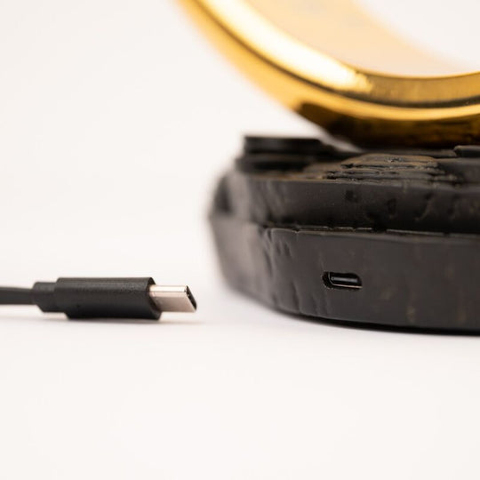 Lampe Le Seigneur des Anneaux fonctionnant avec câble USB type C, affichant son alimentation pratique