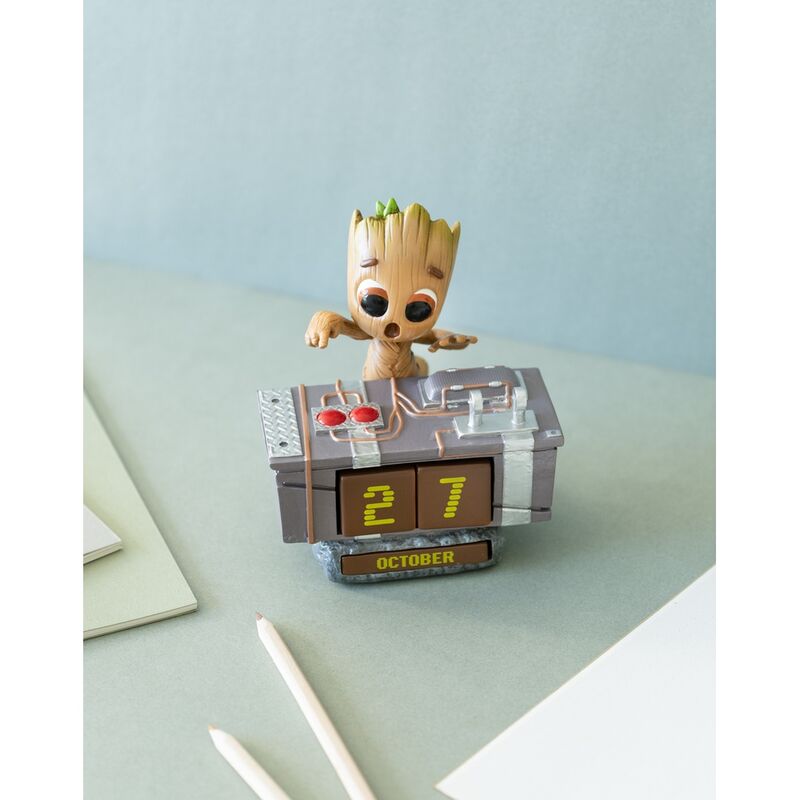 Calendrier perpétuel Marvel avec les chiffres et mois visibles sur les cubes rotatifs