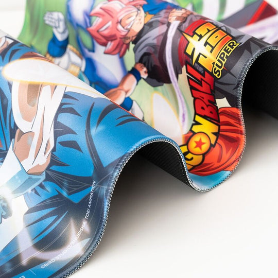 Bords renforcés du tapis gaming Dragon Ball Super ERIK pour une meilleure résistance à l'usure