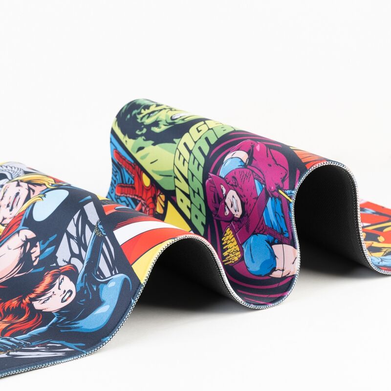 Bords renforcés du tapis gaming Marvel Avengers pour une meilleure résistance à l'usure