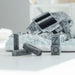 Angle latéral du calendrier perpétuel Star Wars AT-AT montrant les détails sculptés