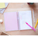 Présentation complète du cahier Pusheen Foodie A5 ERIK ouvert sur une table avec accessoires de bureau