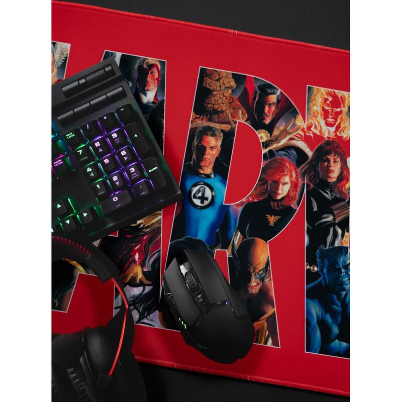 Présentation du design Marvel Avengers imprimé sur le tapis gaming ERIK, style dynamique et coloré