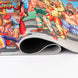 Présentation du tapis Street Fighter ERIK dans un environnement gaming avec éclairage et accessoires pour une ambiance immersive.