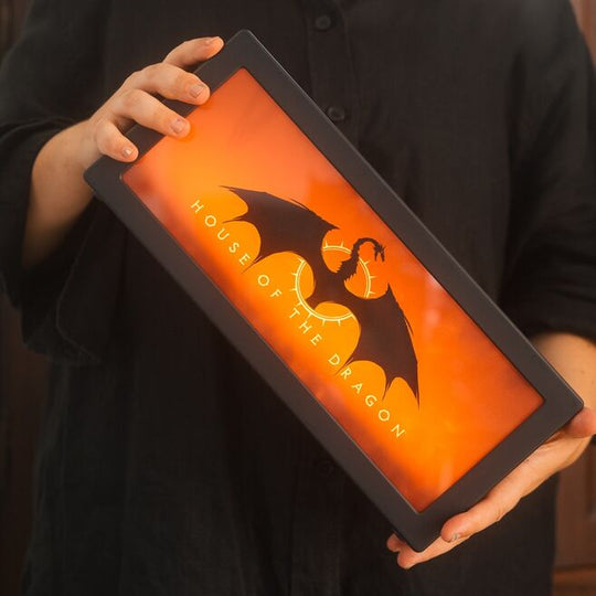 Lampe décorative ERIK House of the Dragon en situation dans un salon moderne