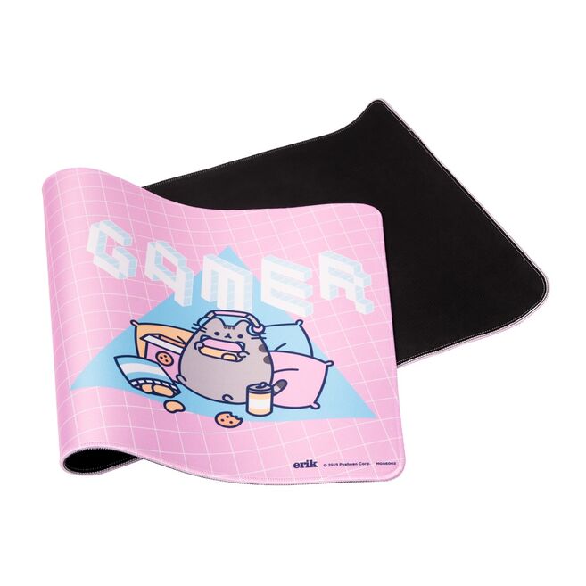 Présentation du tapis gaming Pusheen avec dimensions 80x35cm adaptées à un setup complet