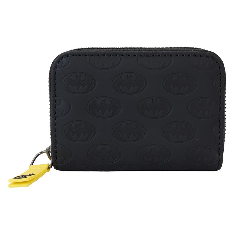 Vue de face du portefeuille Loungefly Batman 85e anniversaire en cuir vegan avec fermeture zippée et logo embossé
