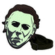Zoom sur la fermeture éclair bronze du sac Loungefly Michael Myers Halloween avec bandoulière ajustable