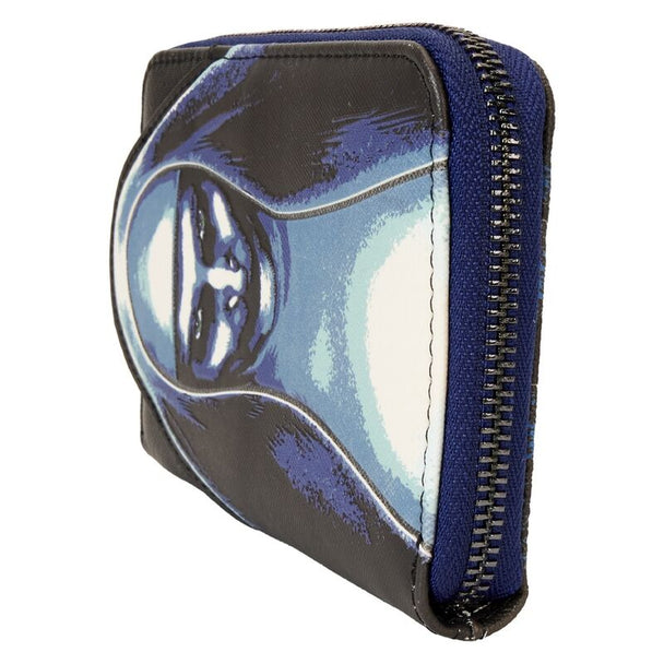 Vue intérieure du portefeuille Loungefly The Nun montrant les quatre emplacements pour cartes et le compartiment transparent